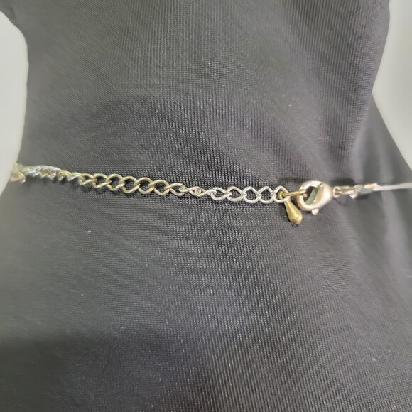 Triple strand faux pearl short necklace - Picture 3 of 8